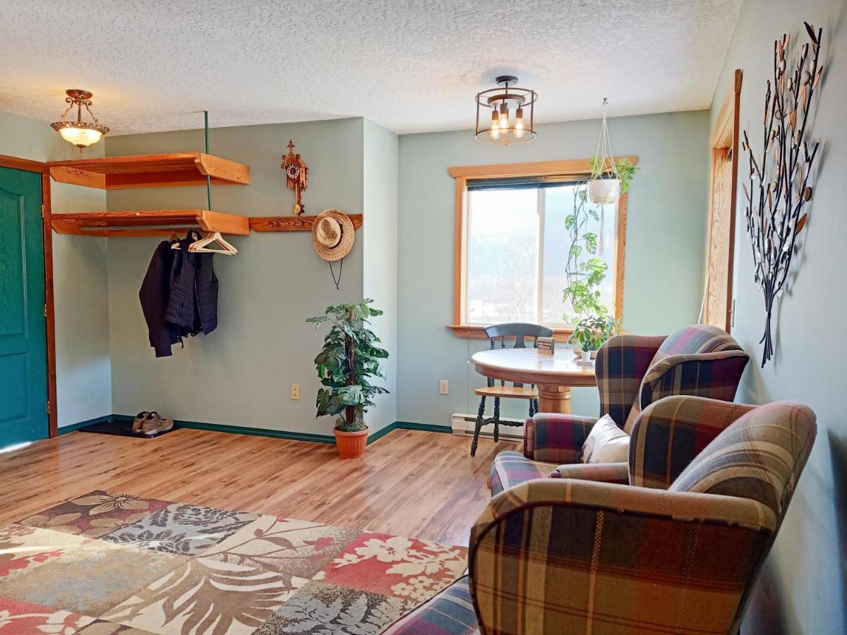 2Mins To Town, Ac & Sauna, Self Check-In, Full Kitchen, Free Laundry & Parking, Family Pet Friendly, Comfortably Sleeps Up To 10 Golden Luaran gambar