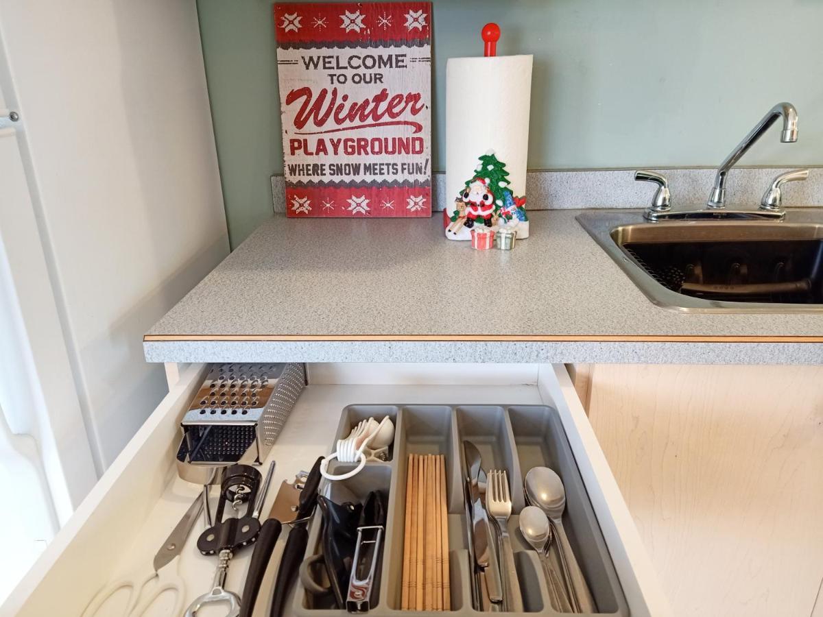 2Mins To Town, Ac & Sauna, Self Check-In, Full Kitchen, Free Laundry & Parking, Family Pet Friendly, Comfortably Sleeps Up To 10 Golden Luaran gambar