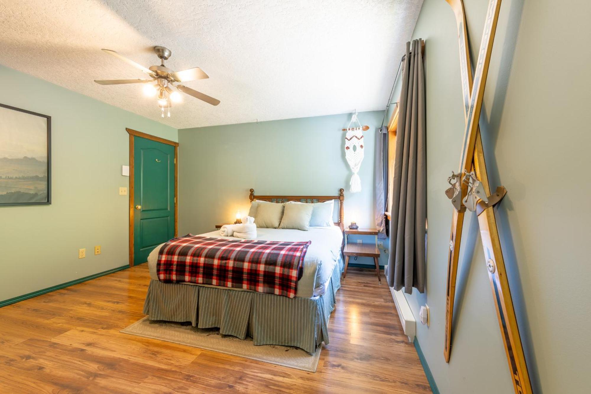 2Mins To Town, Ac & Sauna, Self Check-In, Full Kitchen, Free Laundry & Parking, Family Pet Friendly, Comfortably Sleeps Up To 10 Golden Luaran gambar