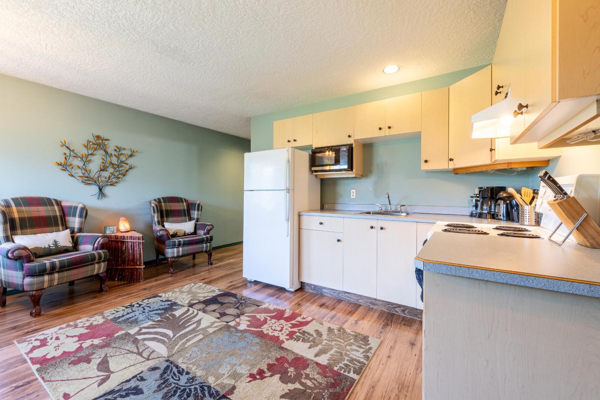 2Mins To Town, Ac & Sauna, Self Check-In, Full Kitchen, Free Laundry & Parking, Family Pet Friendly, Comfortably Sleeps Up To 10 Golden Luaran gambar