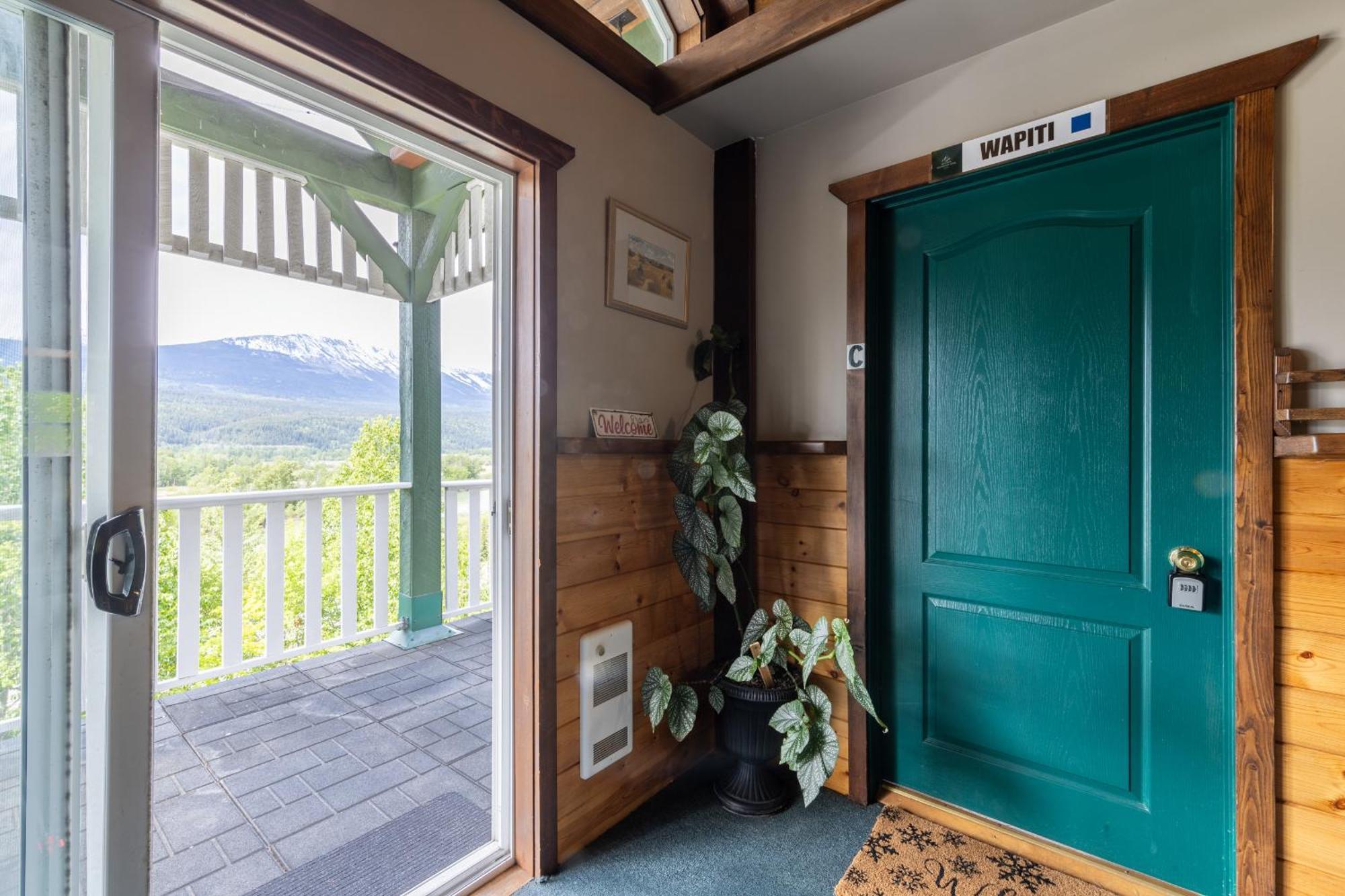 2Mins To Town, Ac & Sauna, Self Check-In, Full Kitchen, Free Laundry & Parking, Family Pet Friendly, Comfortably Sleeps Up To 10 Golden Luaran gambar