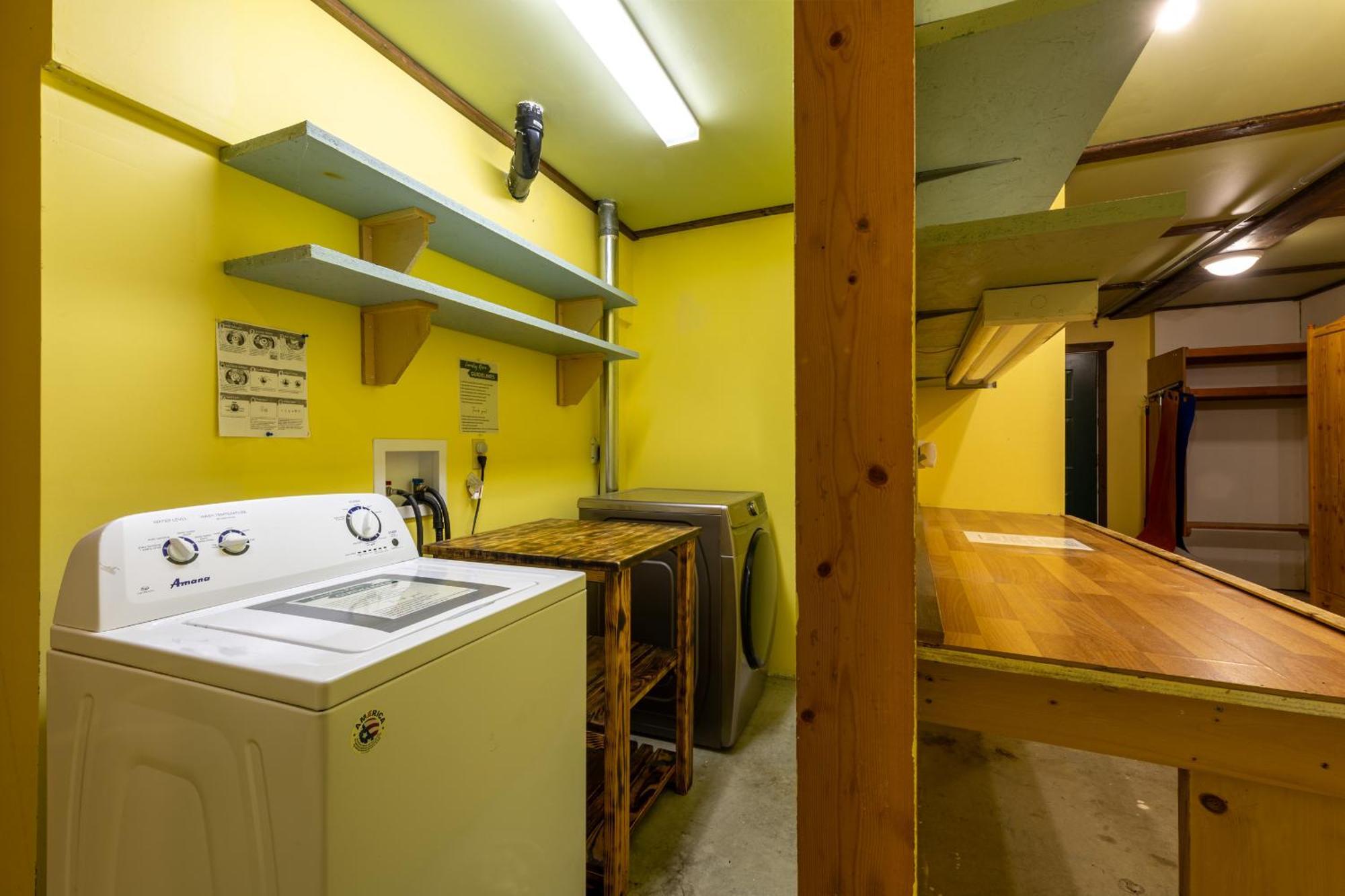 2Mins To Town, Ac & Sauna, Self Check-In, Full Kitchen, Free Laundry & Parking, Family Pet Friendly, Comfortably Sleeps Up To 10 Golden Luaran gambar