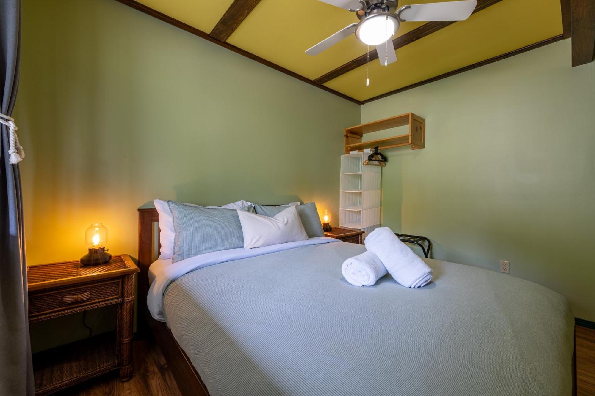 2Mins To Town, Ac & Sauna, Self Check-In, Full Kitchen, Free Laundry & Parking, Family Pet Friendly, Comfortably Sleeps Up To 10 Golden Luaran gambar
