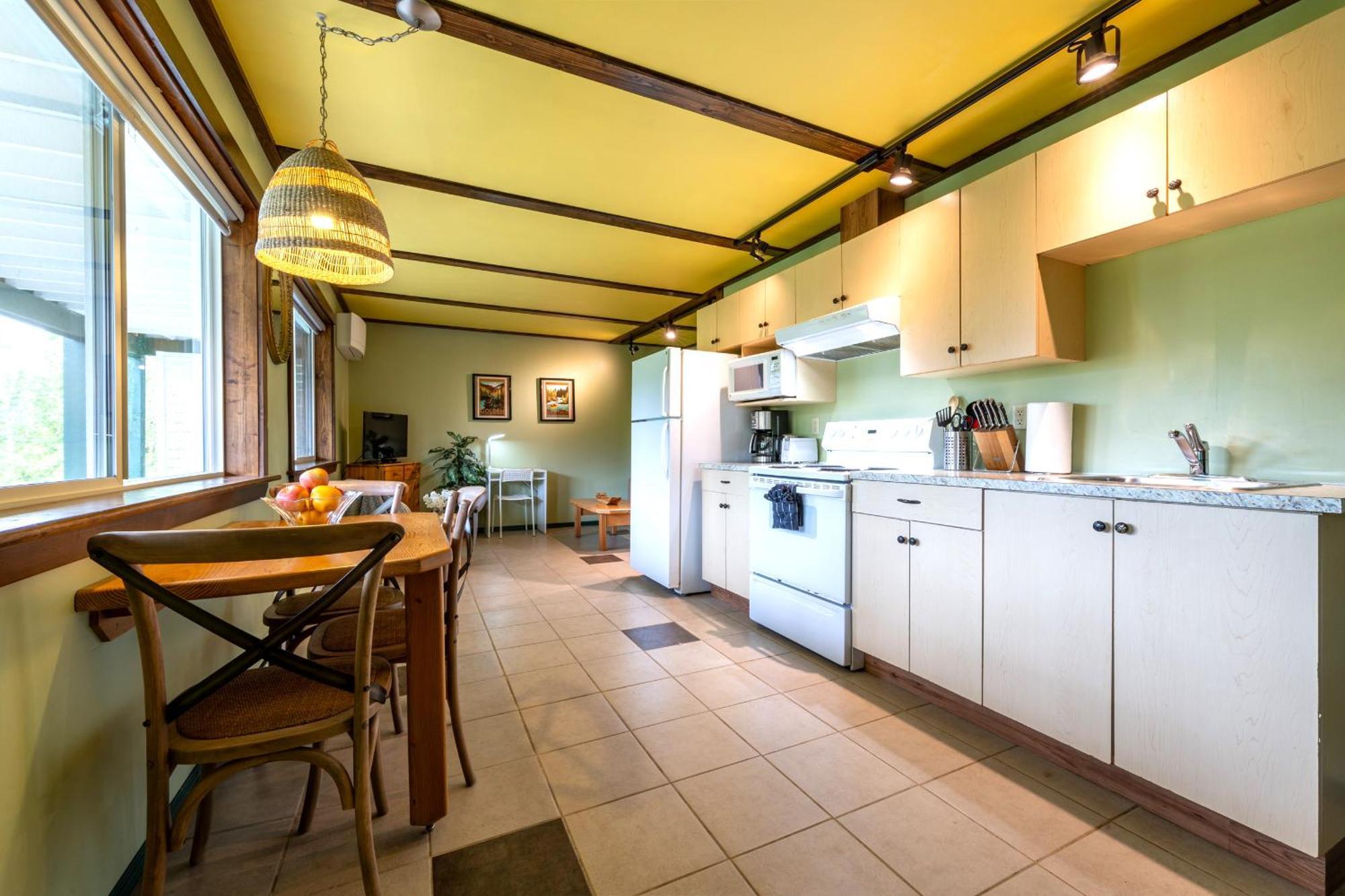 2Mins To Town, Ac & Sauna, Self Check-In, Full Kitchen, Free Laundry & Parking, Family Pet Friendly, Comfortably Sleeps Up To 10 Golden Luaran gambar