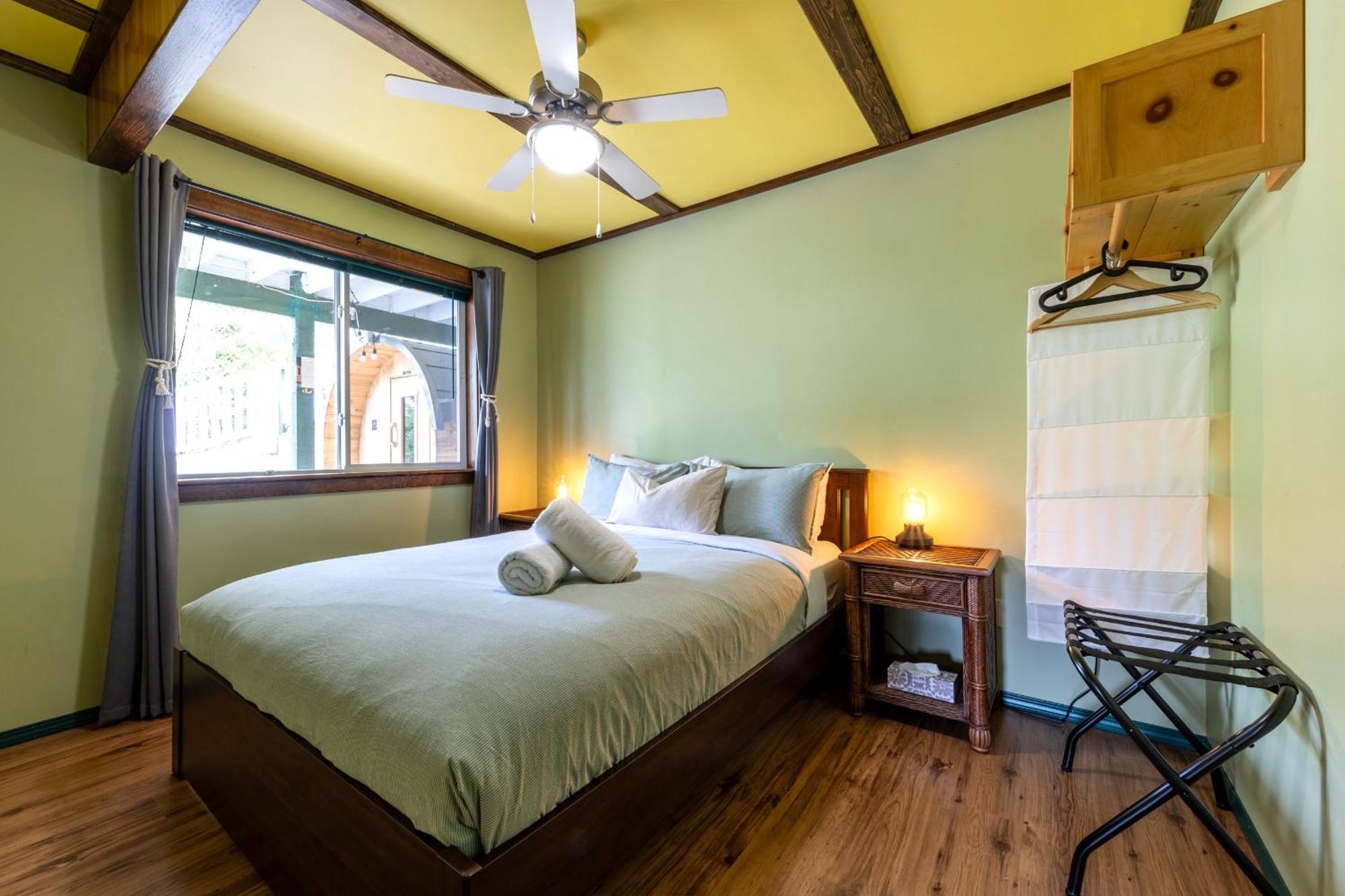 2Mins To Town, Ac & Sauna, Self Check-In, Full Kitchen, Free Laundry & Parking, Family Pet Friendly, Comfortably Sleeps Up To 10 Golden Luaran gambar